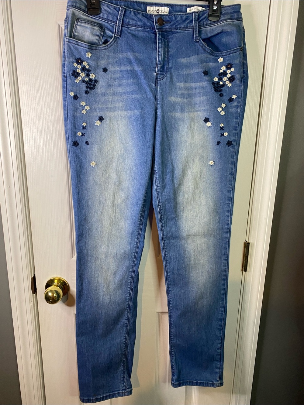 Black Daisy Jeans Size 11/30 Embroidered Daisy Kate Straight Leg Floral .